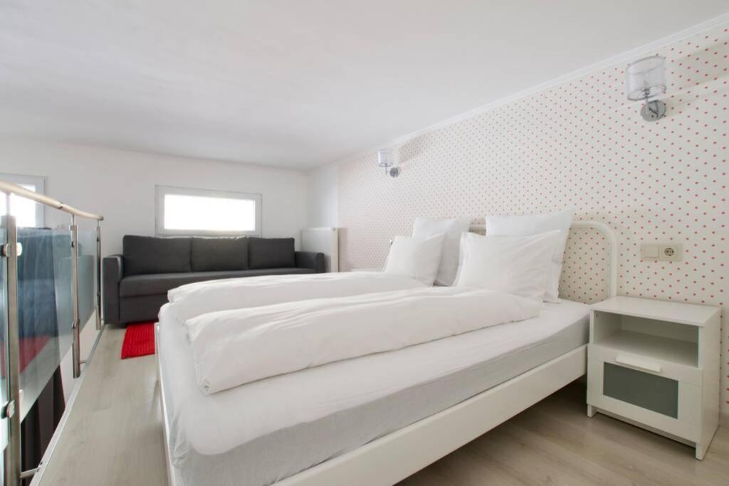Standard Apartment By Hi5- Rose Street'S Home ブダペスト エクステリア 写真